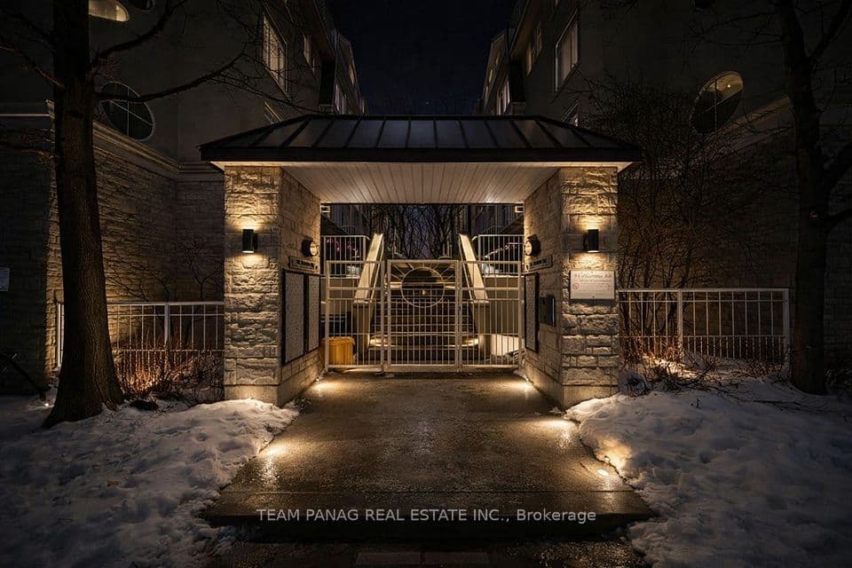28 Stadium Road 132, Toronto, ON M5V 3P4 – photo 2