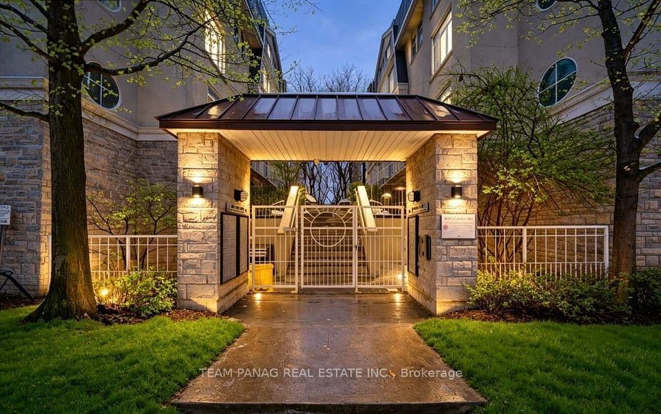 28 Stadium Road 132, Toronto, ON M5V 3P4 – main photo
