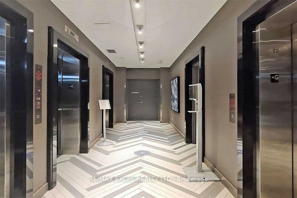 65 St Mary Street 810, Toronto, ON M5S 0A6 – photo 3