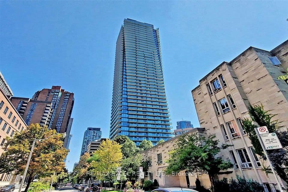 65 St Mary Street 810, Toronto, ON M5S 0A6 – main photo