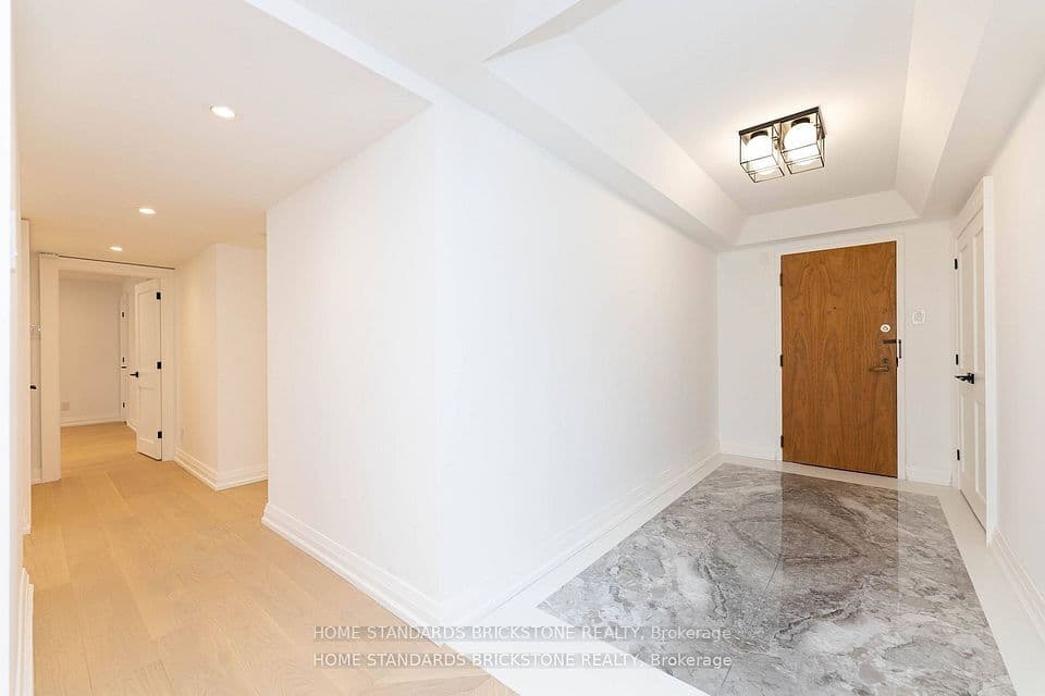 61 St Clair Avenue W 805, Toronto, ON M4V 2Y8 – main photo