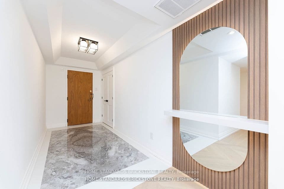 61 St Clair Avenue W 805, Toronto, ON M4V 2Y8 – photo 2