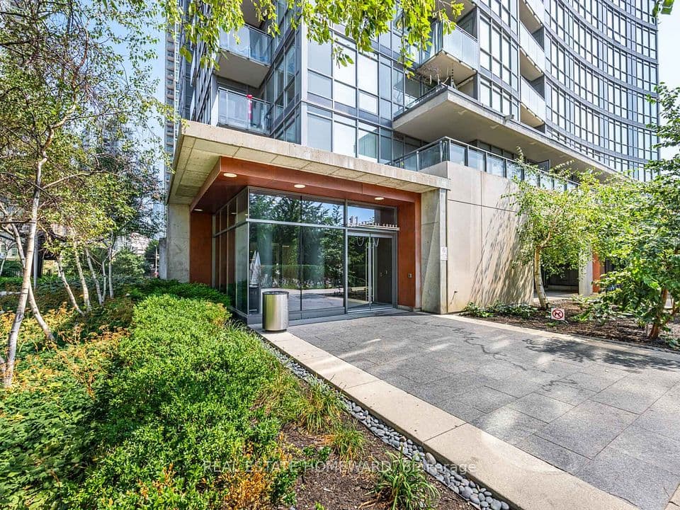 11 Brunel Court 906, Toronto, ON M5V 3Y3 – photo 2