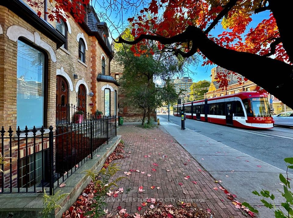 167 Carlton Street, Toronto, ON M5A 2K3 – main photo