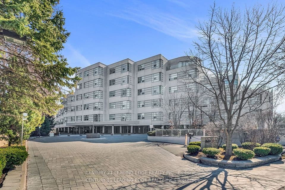 1 Watergarden Way 208, Toronto, ON M2K 2Z7 – main photo