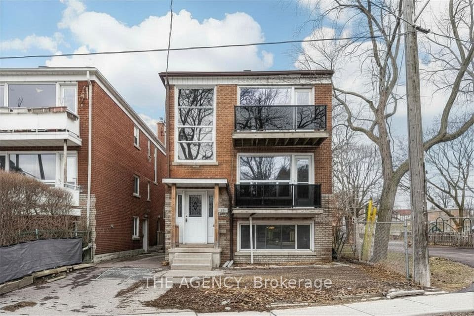 374 Atlas Avenue, Toronto, ON M6C 3P9 – main photo