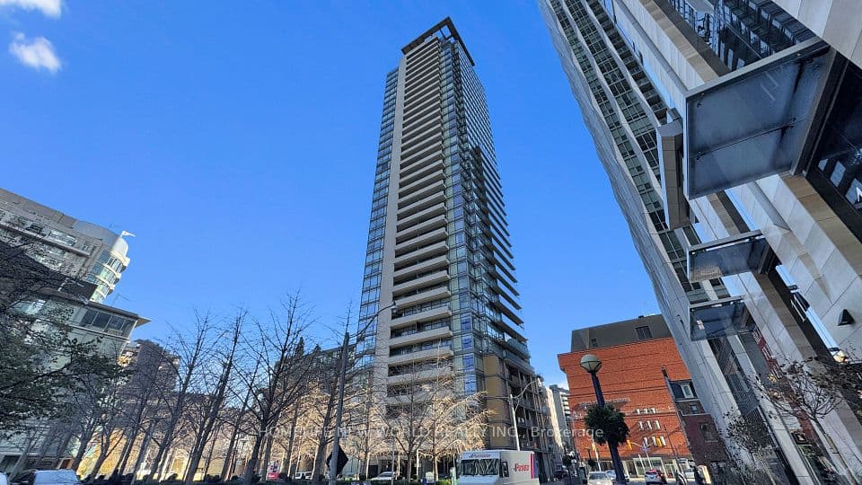 18 Yorkville Avenue 312, Toronto, ON M4W 3Y8 – photo 2