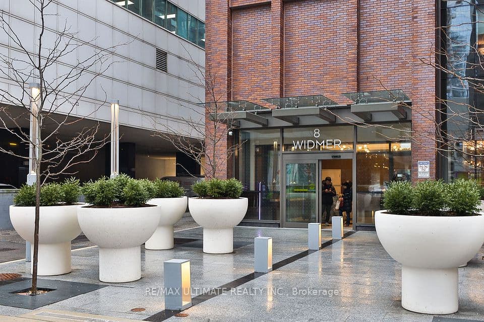 8 WIDMER Street 515, Toronto, ON M5V 2E7 – photo 3
