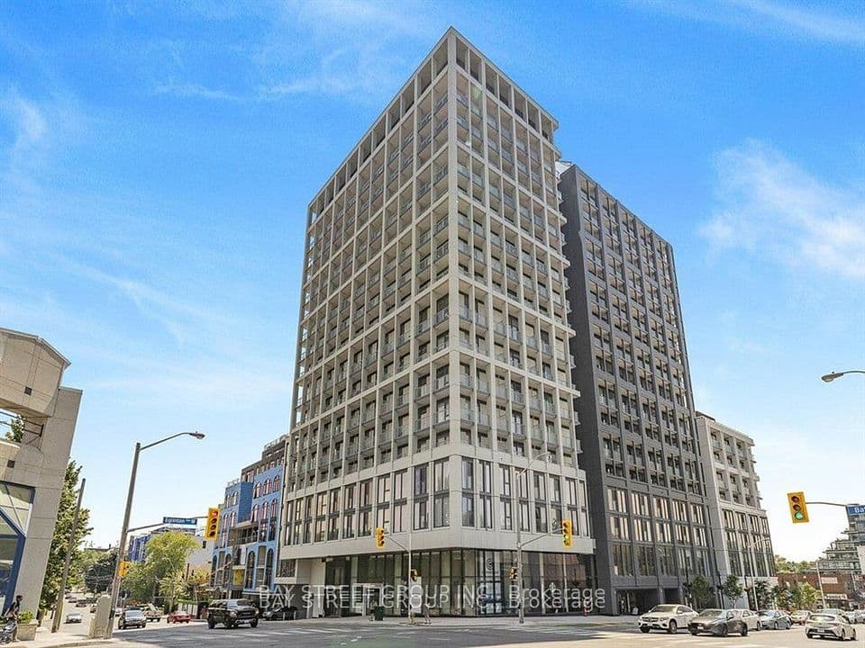 2020 Bathurst Street 821, Toronto, ON M5P 0A6 – main photo