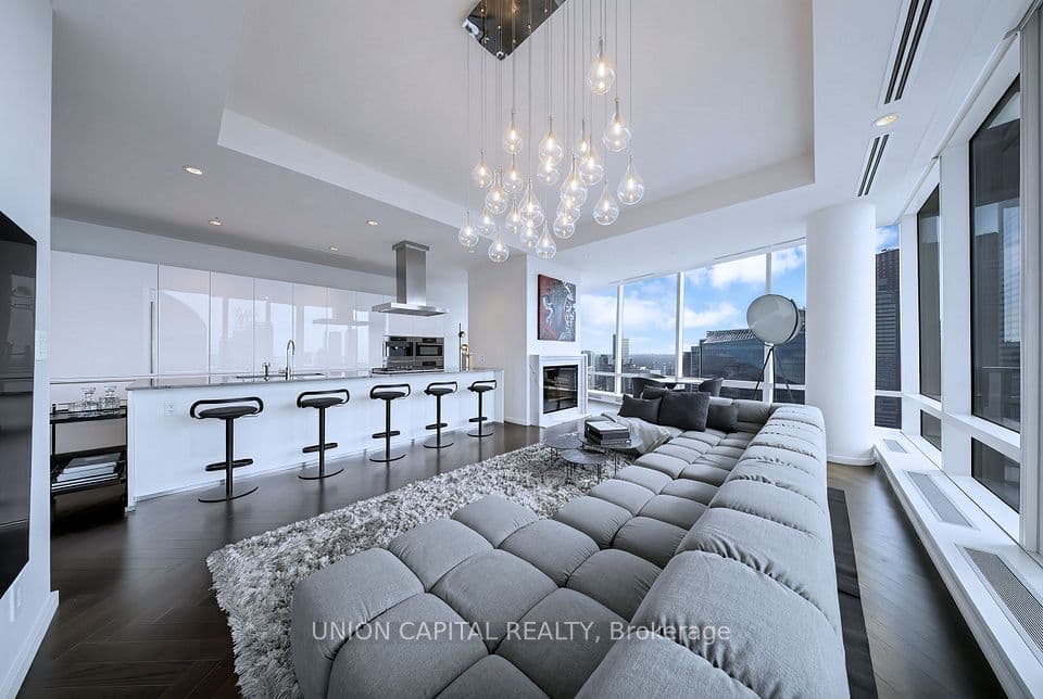 180 University Avenue 5508, Toronto, ON M5H 0A2 – photo 2
