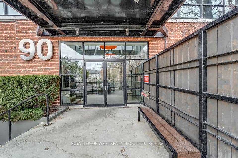 90 Sumach Street 416, Toronto, ON M5A 4R4 – main photo