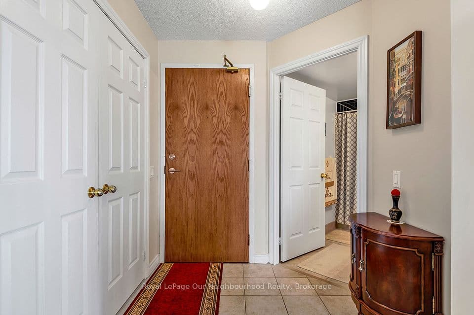 1720 Eglinton Avenue E 813, Toronto, ON M4A 2X8 – photo 3