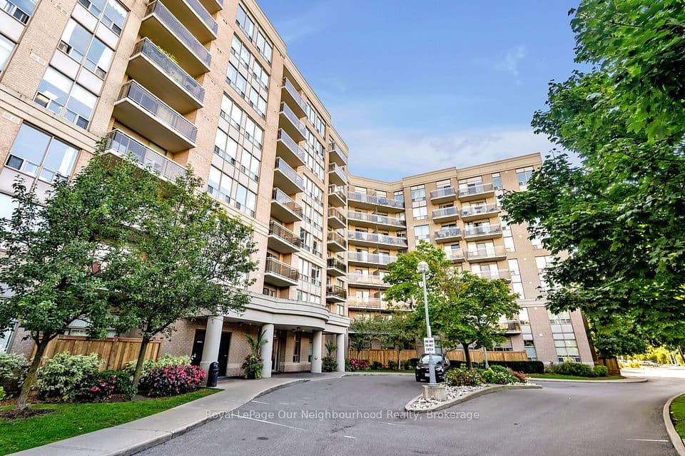 1720 Eglinton Avenue E 813, Toronto, ON M4A 2X8 – main photo