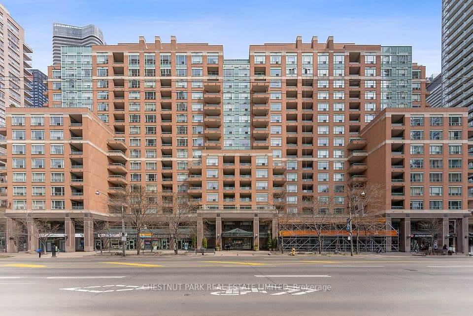 889 Bay Street 1610, Toronto, ON M5S 3K5 – main photo