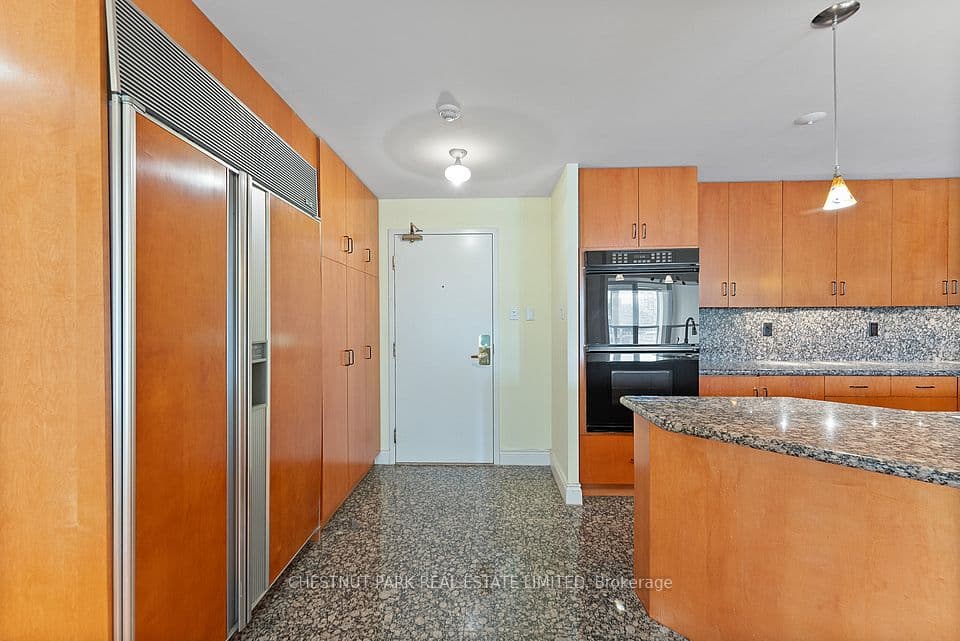 889 Bay Street 1610, Toronto, ON M5S 3K5 – photo 3