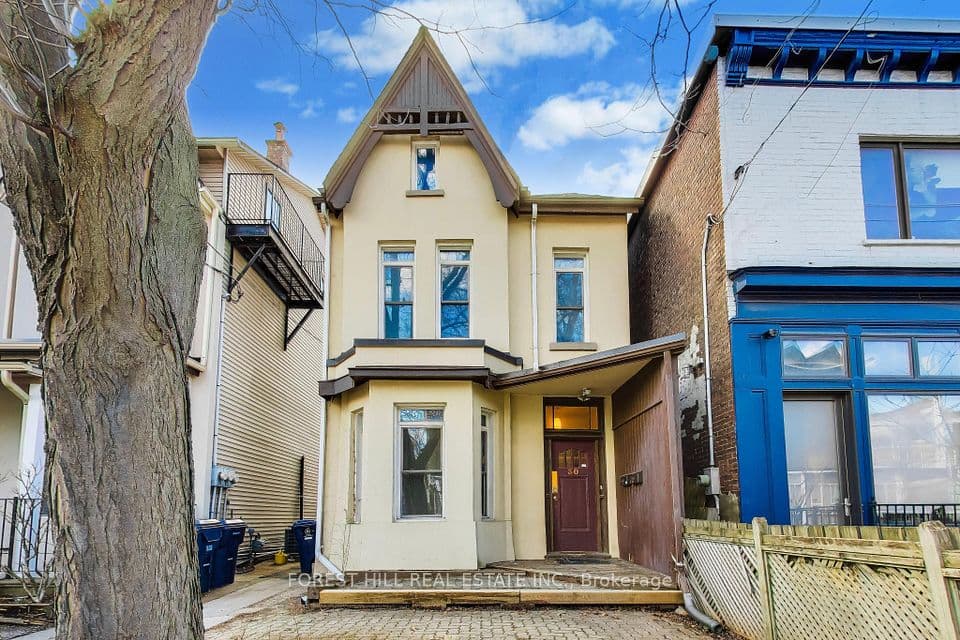 30 Robert Street, Toronto, ON M5S 2K3 – main photo