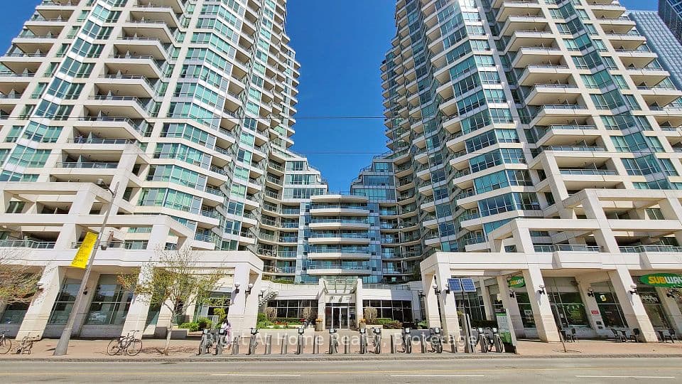 228 Queens Quay W 209, Toronto, ON M5J 2X1 – main photo