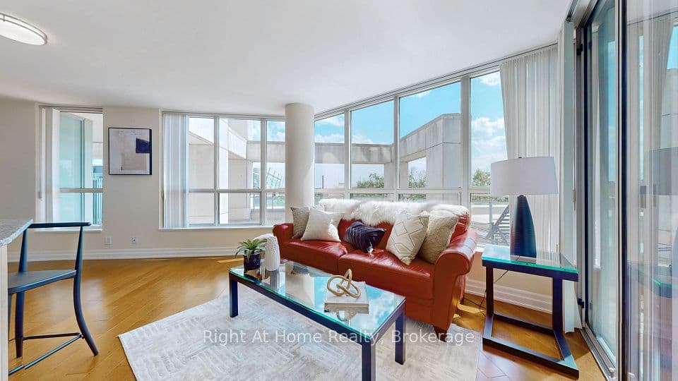 228 Queens Quay W 209, Toronto, ON M5J 2X1 – photo 3