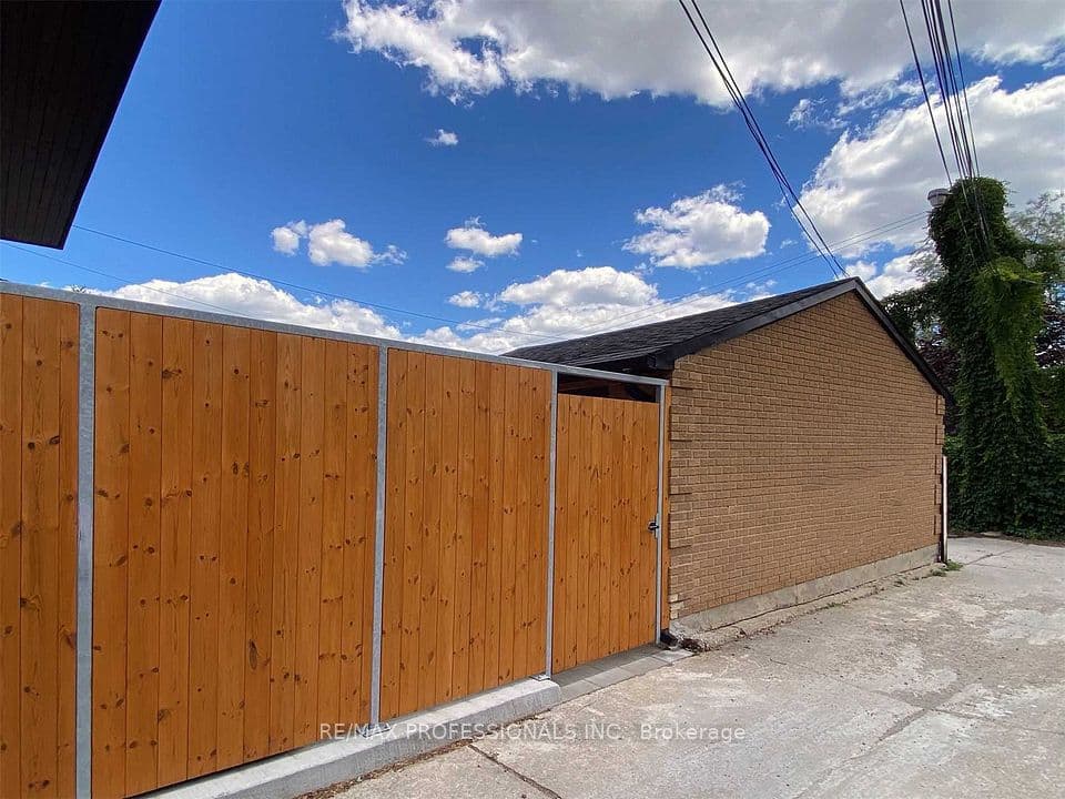 41 Rolyat Street, Toronto, ON M6J 1S5 – photo 3