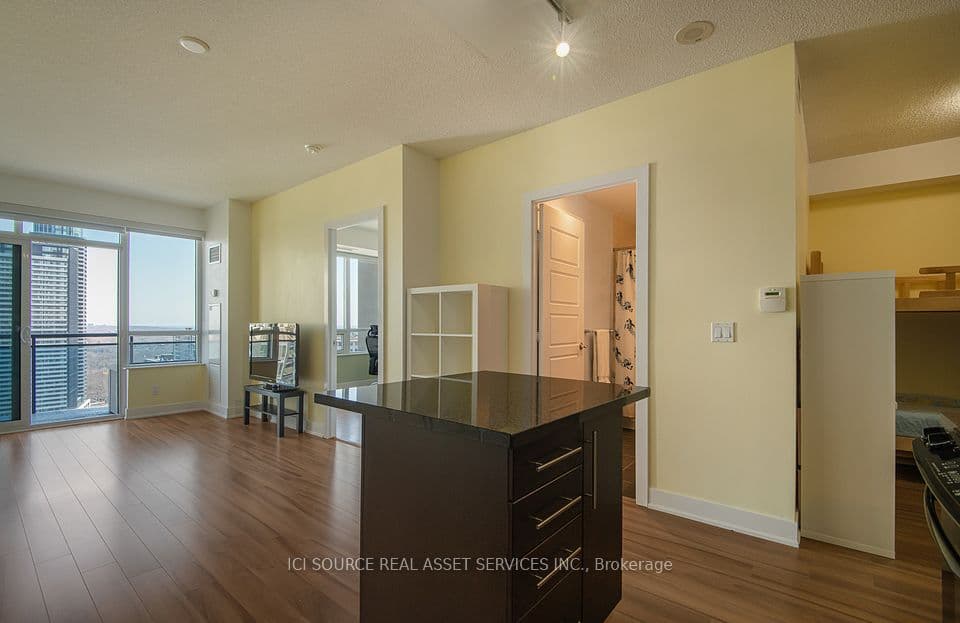 28 Linden Street 2303, Toronto, ON M4Y 0A4 – photo 2