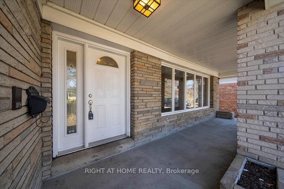 23 Christine Crescent, Toronto, ON M2R 1A4 – photo 3