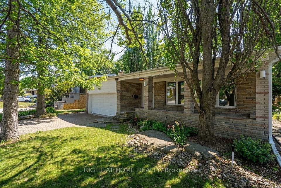 23 Christine Crescent, Toronto, ON M2R 1A4 – photo 2