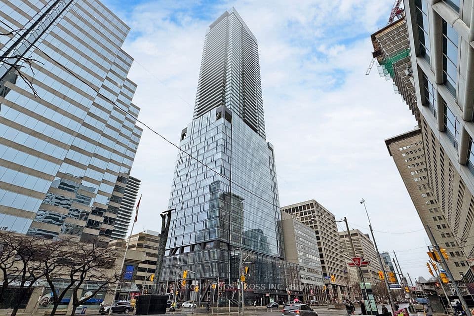 488 University Avenue 3901, Toronto, ON M5G 0C1 – photo 2