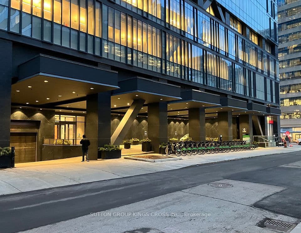 488 University Avenue 3901, Toronto, ON M5G 0C1 – main photo