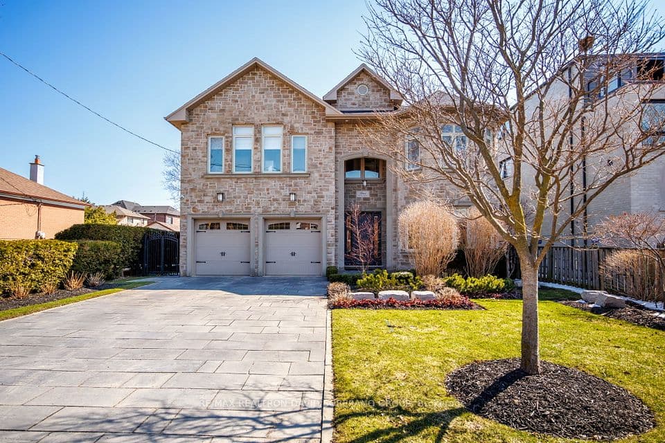 3 Dunsmore Gardens, Toronto, ON M3H 3M1 – photo 2