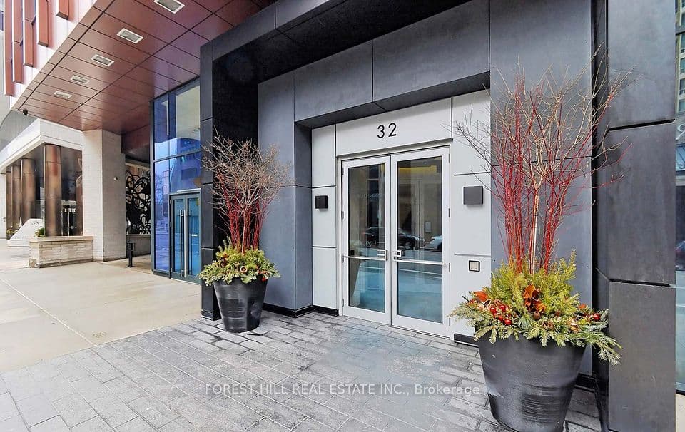 32 Davenport Road 2407, Toronto, ON M5R 0B5 – photo 3
