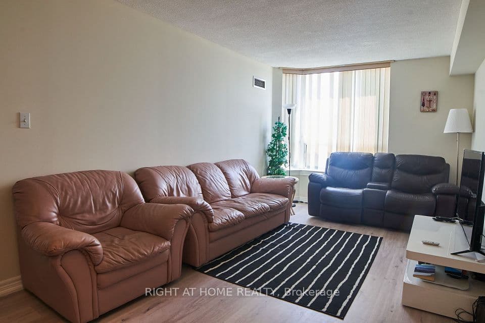 1700 Eglinton Avenue E 609, Toronto, ON M4A 2X4 – photo 3
