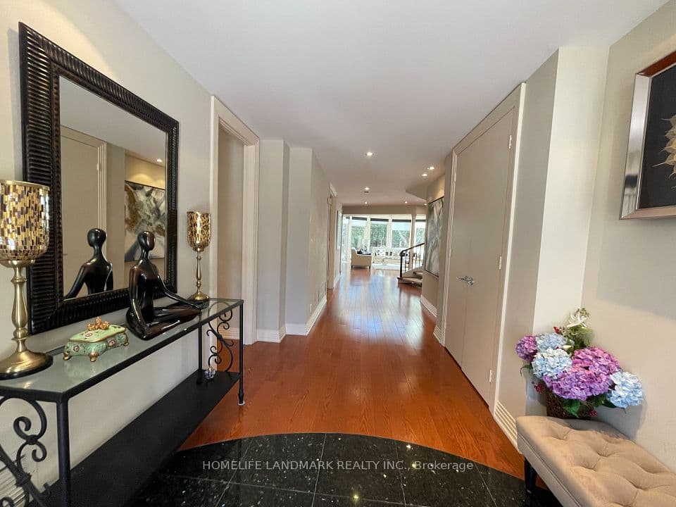 35 Gardiner Road E, Toronto, ON M5P 3B6 – photo 3