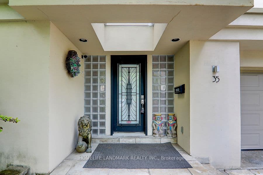 35 Gardiner Road E, Toronto, ON M5P 3B6 – photo 2