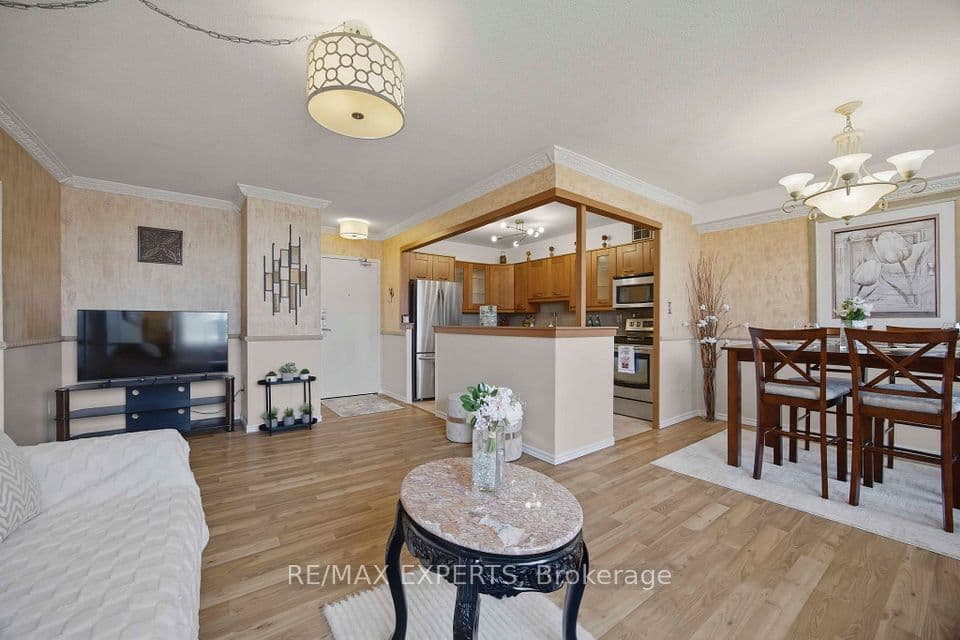 5 Shady Golfway 1417, Toronto, ON M3C 3A5 – photo 2