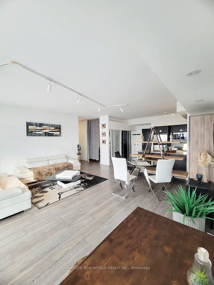 33 Charles Street E 2706, Toronto, ON M4Y 0A2 – main photo