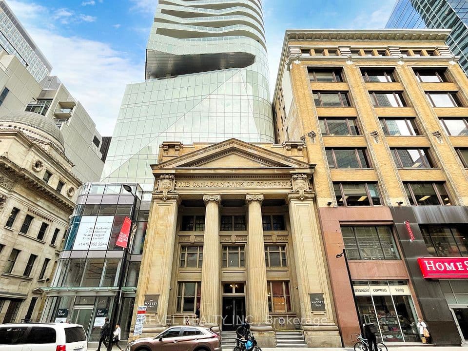 197 Yonge Street 2412, Toronto, ON M5B 1M4 – main photo