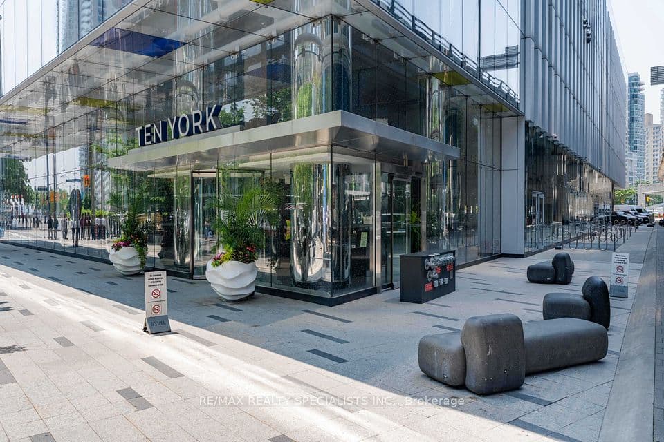 10 York Street 4303, Toronto, ON M5J 0E1 – photo 2