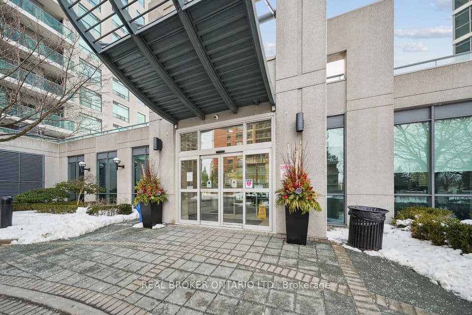 28 Harrison Garden Boulevard 808, Toronto, ON M2N 7B5 – main photo