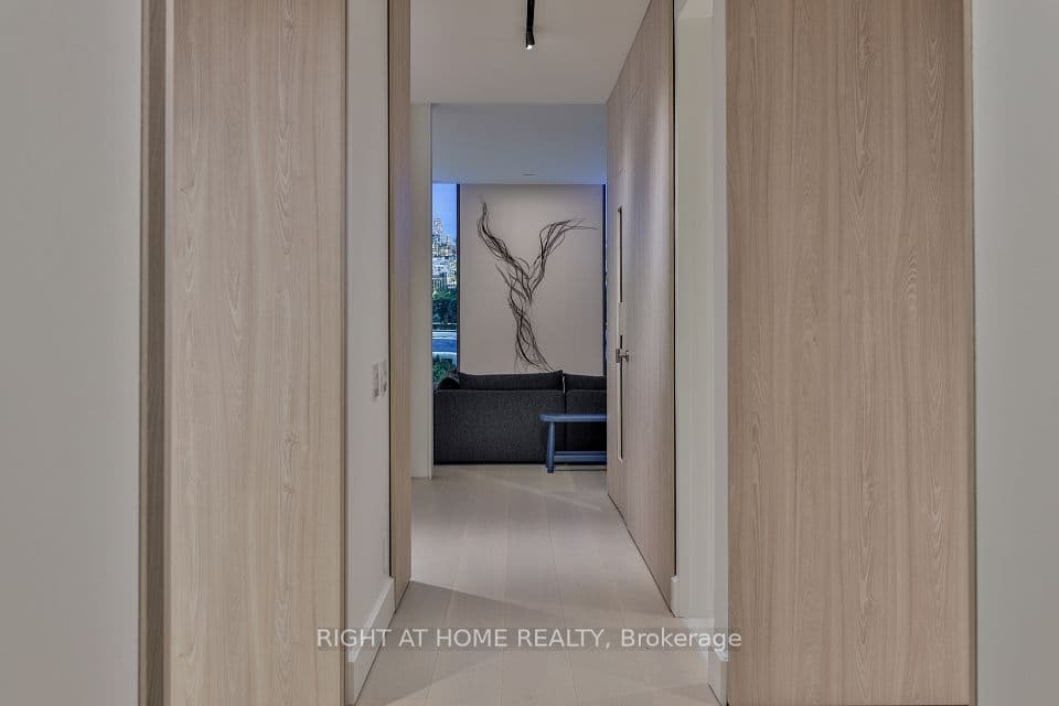1 Roxborough Street W 403, Toronto, ON M4W 2L4 – photo 3