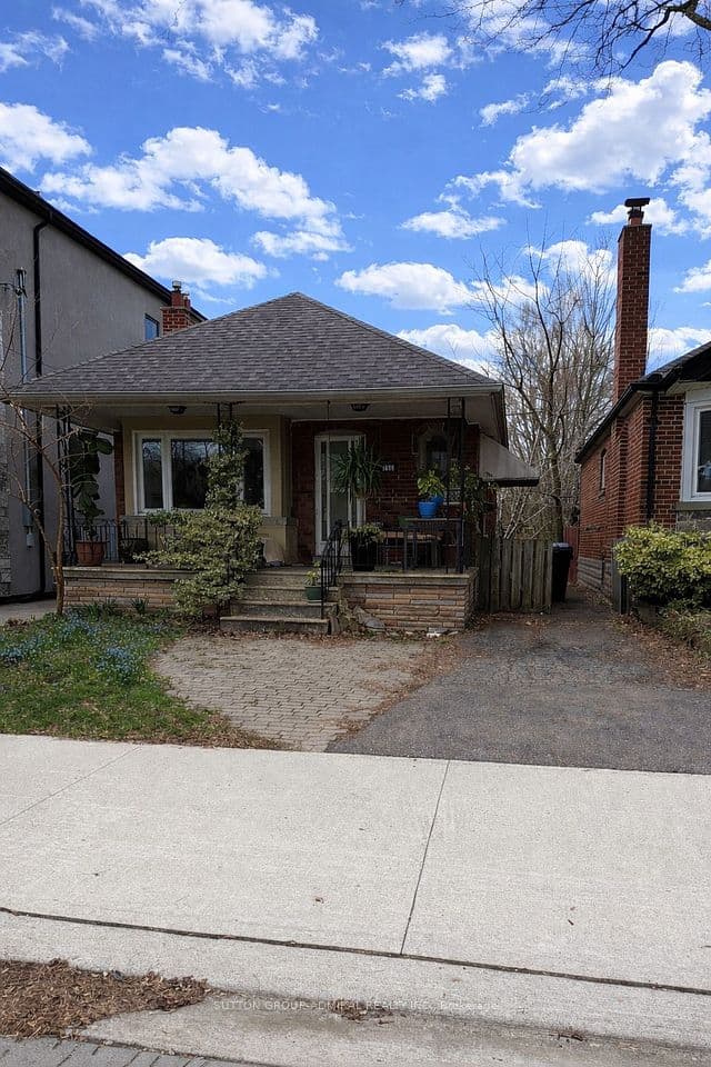 368 Winnett Avenue, Toronto, ON M6C 3M1 – main photo