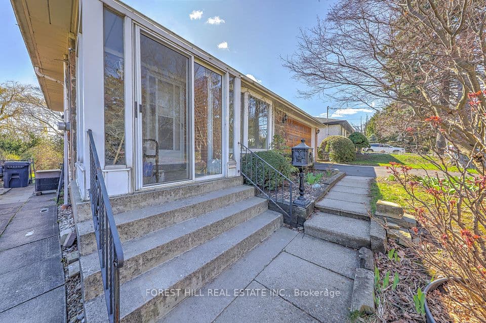 63 Hopperton Drive, Toronto, ON M2L 2S7 – photo 2