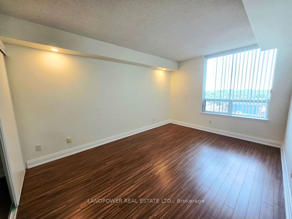 18 Hillcrest Avenue 2110, Toronto, ON M2N 6T5 – photo 3