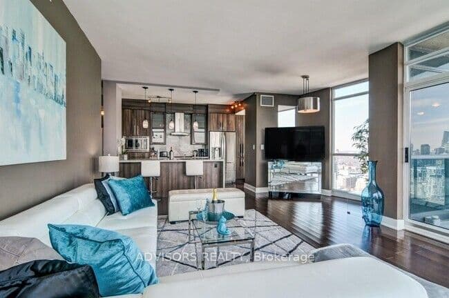 219 Fort York Boulevard LPH 3702, Toronto, ON M5V 1B1 – photo 3