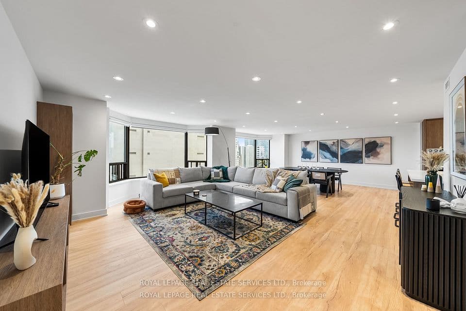 175 Cumberland Street 2008, Toronto, ON M5R 3M9 – main photo