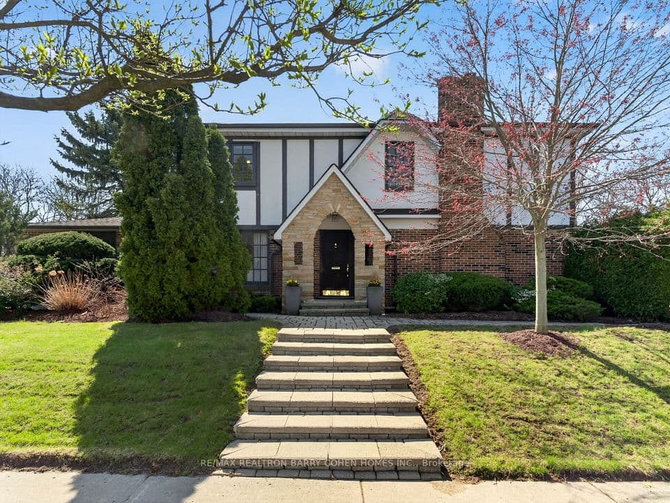 25 Harlington Road, Toronto, ON M3B 3G3 – main photo