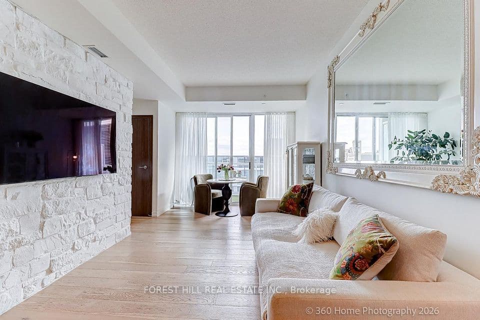 17 Bathurst Street 1215, Toronto, ON M5V 0N1 – photo 2