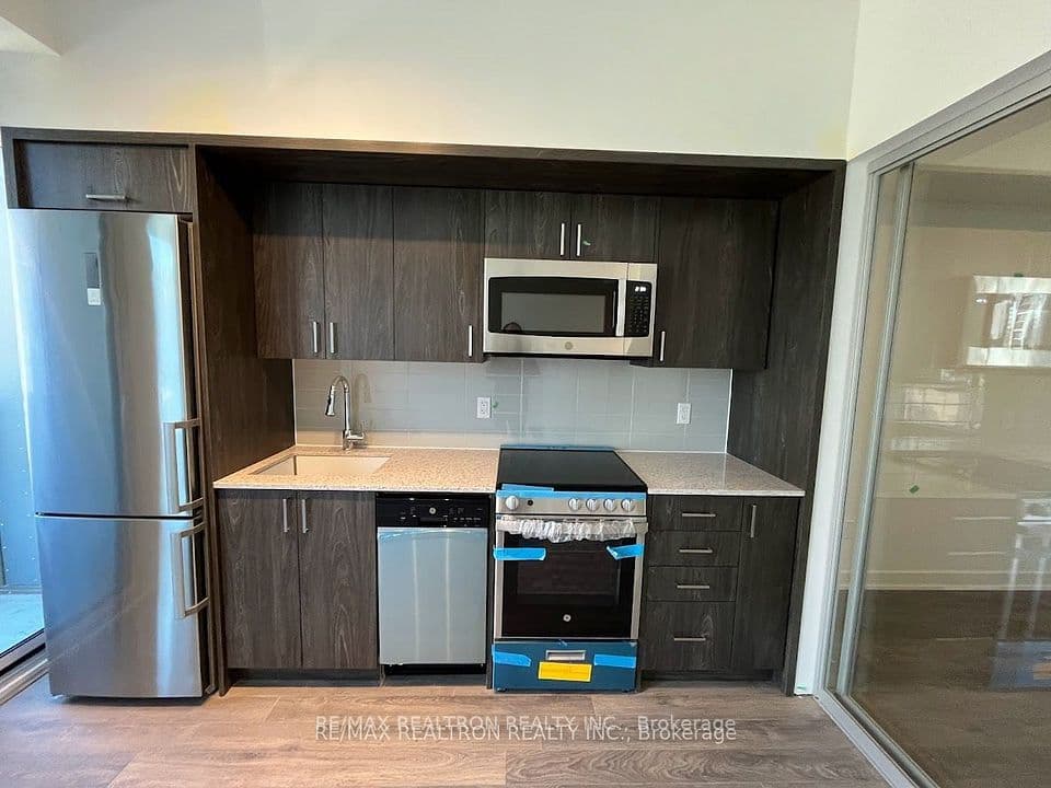 1 Cardiff Road 308, Toronto, ON M4P 0G2 – photo 2