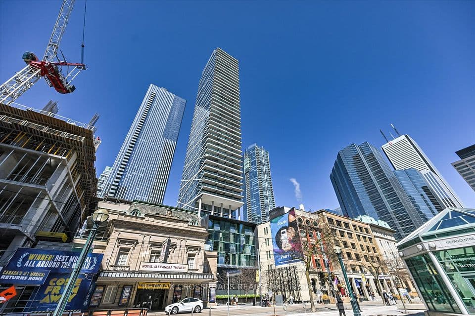 224 King Street W 3006, Toronto, ON M5H 0A6 – main photo