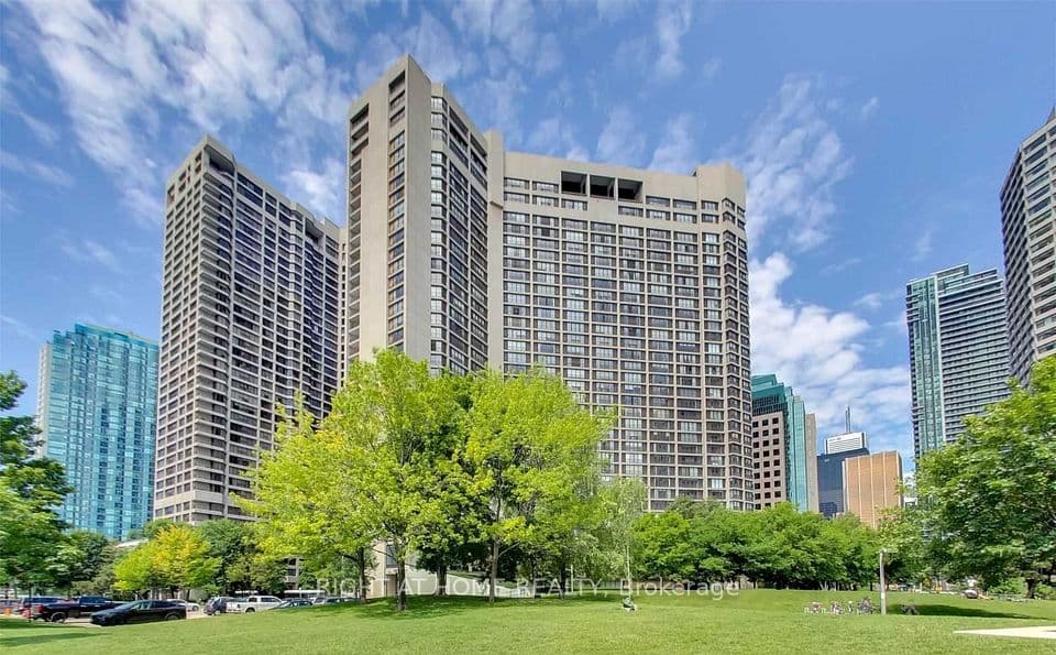 33 Harbour Square 1803, Toronto, ON M5J 2G2 – photo 2
