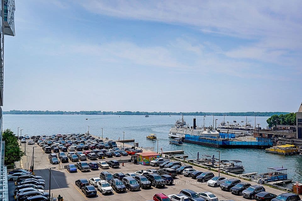 15 Queens Quay E 1906, Toronto, ON M5E 0C5 – photo 2